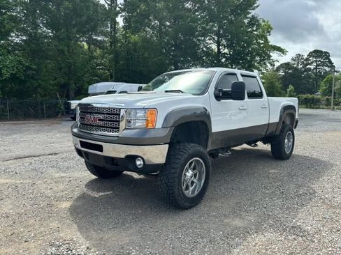 Used 2011 GMC Sierra 2500 SLE w/ SLE Preferred Package AWD/4WD image 4