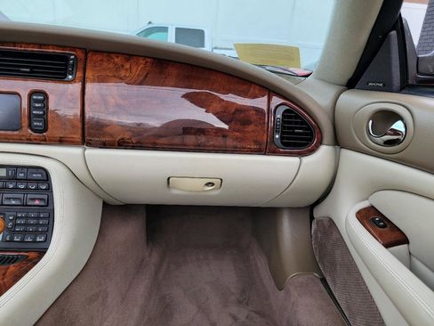 Used 2000 Jaguar XK8 Convertible RWD image 37