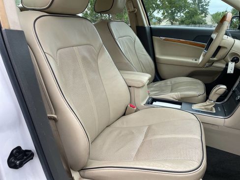 Used 2010 Lincoln MKZ image 23