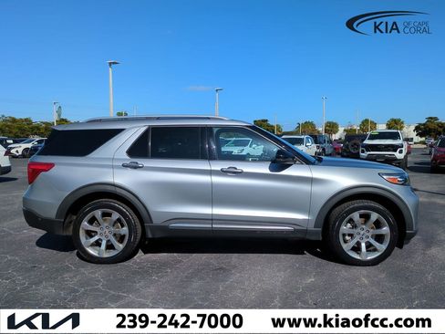 Used 2020 Ford Explorer Platinum w/ Premium Technology Package image 4
