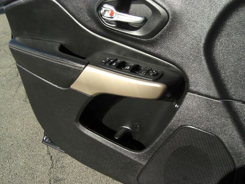 Used 2018 Jeep Cherokee Limited w/ High Altitude Package image 20