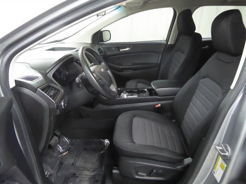 Used 2020 Ford Edge SE image 21