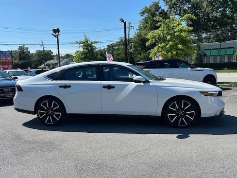 Used 2023 Honda Accord Touring image 4