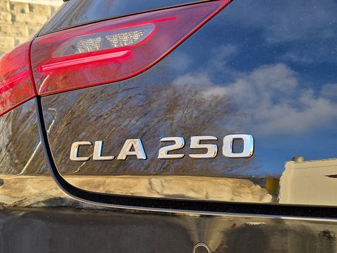 Used 2025 Mercedes-Benz CLA 250 4MATIC image 31