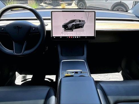 Used 2023 Tesla Model Y 2WD image 11