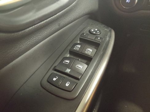 Used 2019 Jeep Cherokee Limited FWD image 27