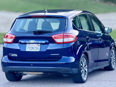 Used 2017 Ford C-MAX Energi Titanium FWD image 7