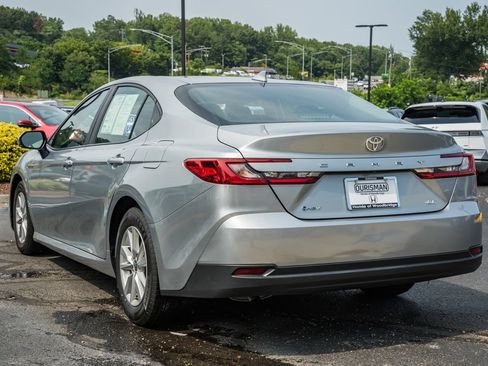 Used 2025 Toyota Camry LE FWD image 5