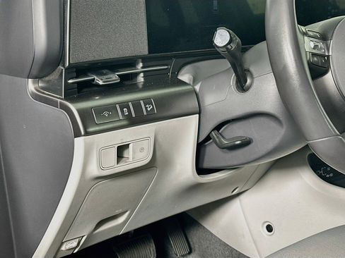 Used 2025 Hyundai Kona SEL FWD image 17