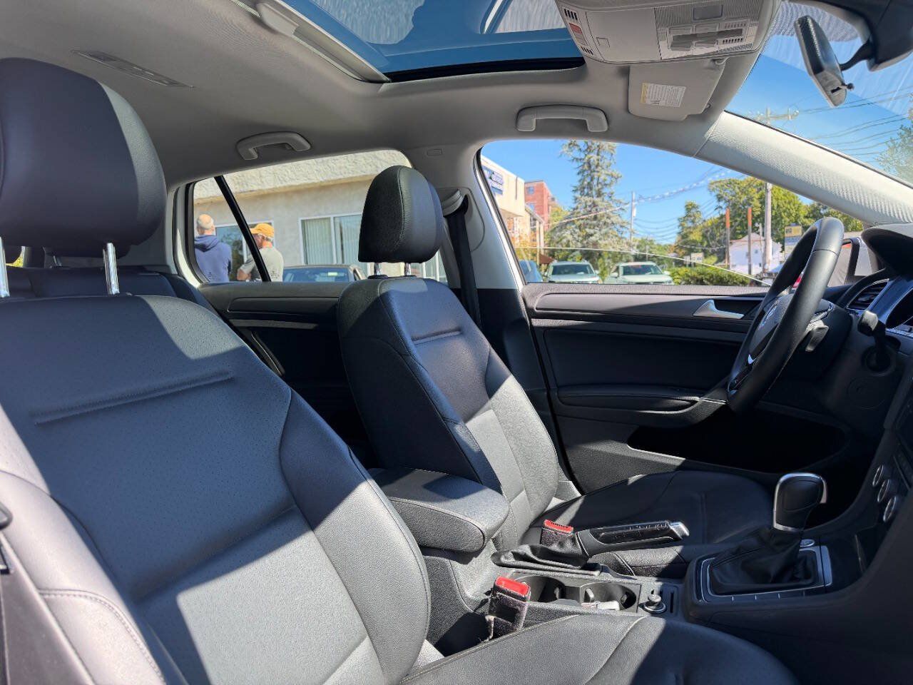 Used 2018 Volkswagen Golf SE FWD image 29