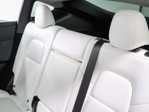 Used 2025 Tesla Model Y Performance image 22