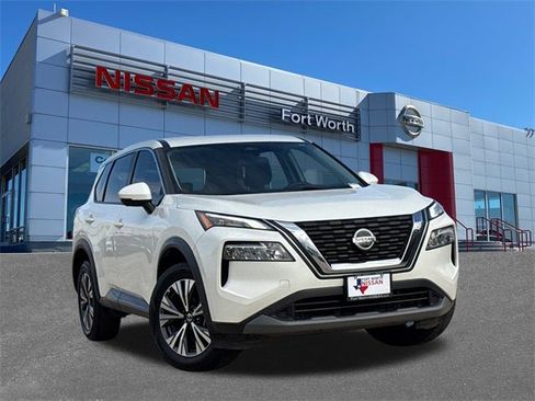 Used 2021 Nissan Rogue SV image 1