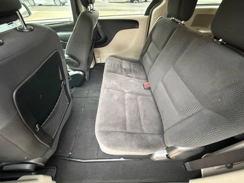 Used 2018 Dodge Grand Caravan SE w/ UConnect Hands-Free Group FWD image 13