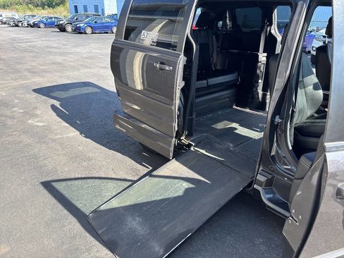 Used 2015 Dodge Grand Caravan SXT FWD image 20