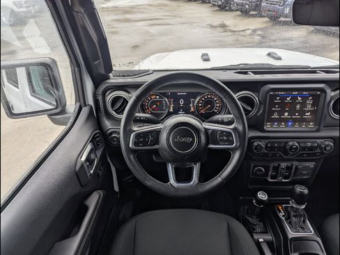 Used 2023 Jeep Wrangler Unlimited Sahara w/ Cold Weather Group AWD/4WD image 3