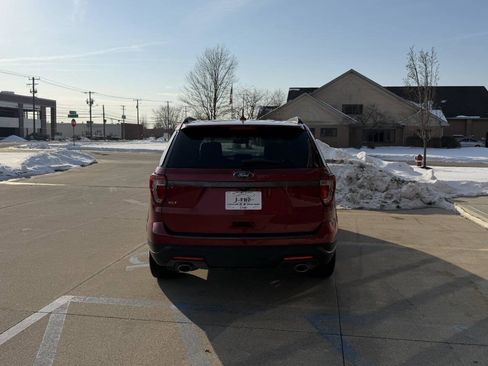 Used 2018 Ford Explorer XLT w/ Equipment Group 202A image 6