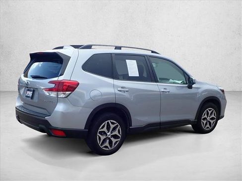 Used 2020 Subaru Forester Premium AWD/4WD image 4