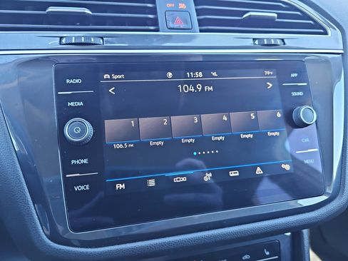 Used 2024 Volkswagen Tiguan SE image 27