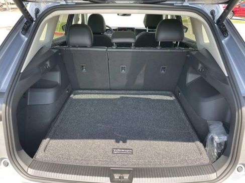 Used 2026 Volkswagen Tiguan SE w/ Panoramic Sunroof Package FWD image 25