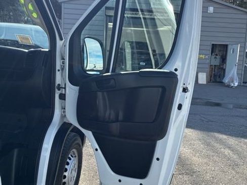 Used 2025 RAM ProMaster 2500 w/ Convenience Group image 17
