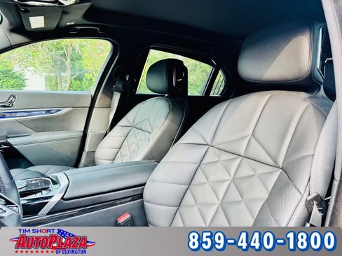 Used 2025 BMW 740i xDrive w/ Premium Package AWD/4WD image 32