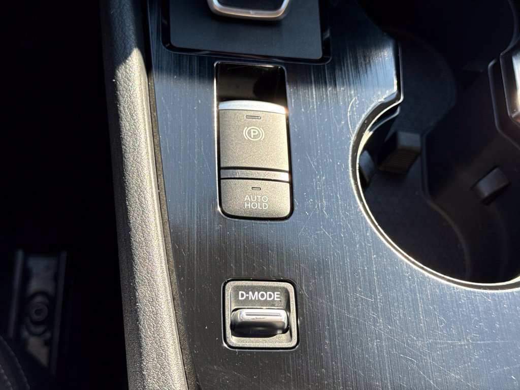Used 2025 Nissan Rogue SV FWD image 24