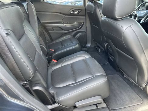 Used 2019 GMC Acadia SLT AWD/4WD image 25