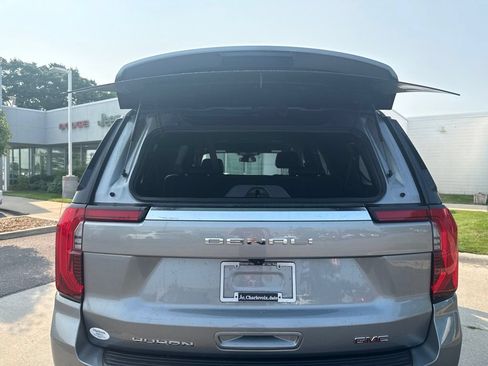 Used 2025 GMC Yukon XL Denali AWD/4WD image 25