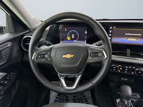 Used 2025 Chevrolet Trax LT w/ Driver Confidence Package FWD image 12