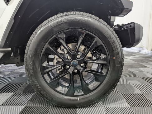 Used 2025 Jeep Wrangler Unlimited Sahara image 5