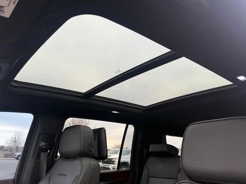 Used 2021 GMC Yukon XL Denali image 31