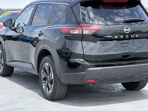 Used 2025 Nissan Rogue SV image 5