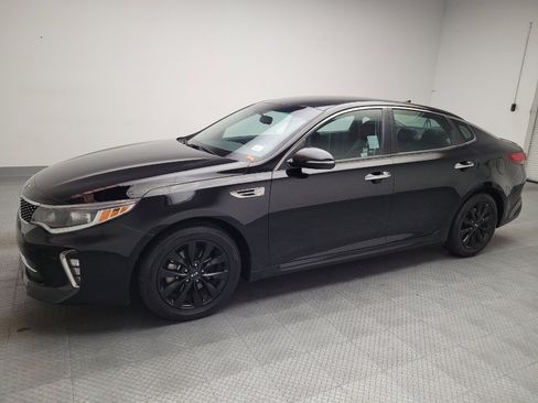 Used 2018 Kia Optima S FWD image 2