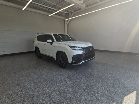Used 2025 Lexus LX 600 F Sport w/ Accessory Package (2T) AWD/4WD image 7