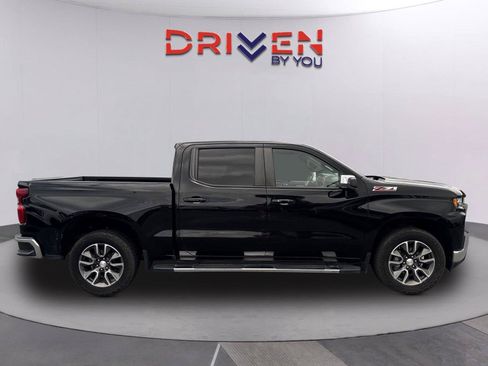 Used 2022 Chevrolet Silverado 1500 LT w/ Z71 Off-Road Package AWD/4WD image 3