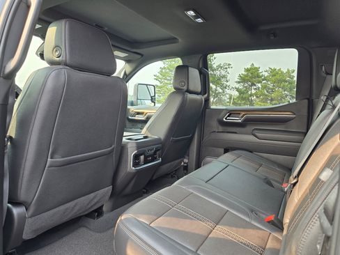 Used 2025 Chevrolet Silverado 1500 High Country w/ Technology Package AWD/4WD image 11