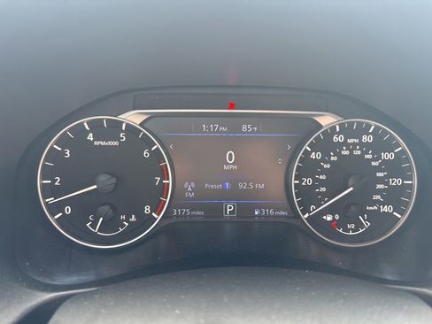 Used 2025 Nissan Altima 2.5 SV FWD image 11
