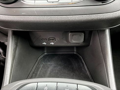 Used 2024 Buick Envista Preferred image 28