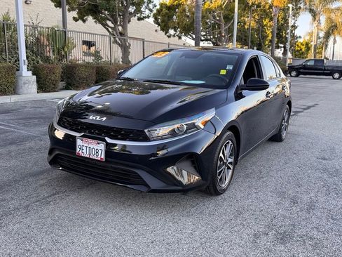 Used 2023 Kia Forte LXS FWD image 4