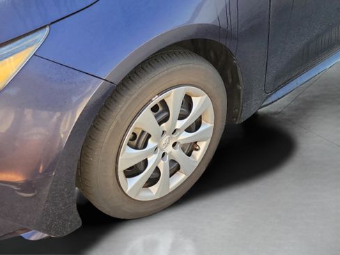 Used 2022 Toyota Corolla LE image 30