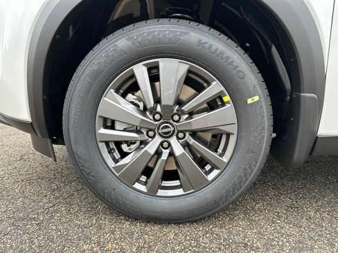 New 2025 Nissan Pathfinder SV w/ SV Premium Package image 11