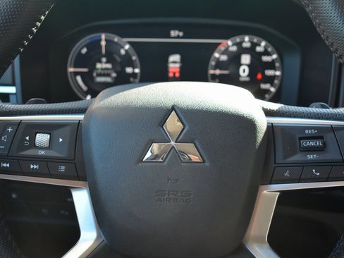 Used 2023 Mitsubishi Outlander SE image 11