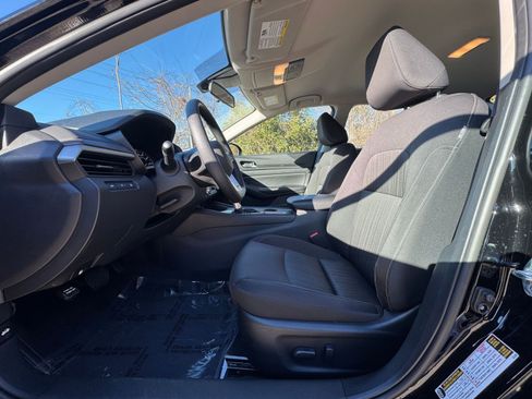 Used 2025 Nissan Altima 2.5 SV image 22