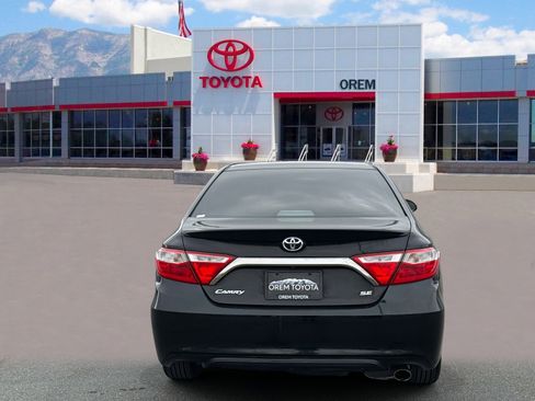 Used 2017 Toyota Camry SE image 4