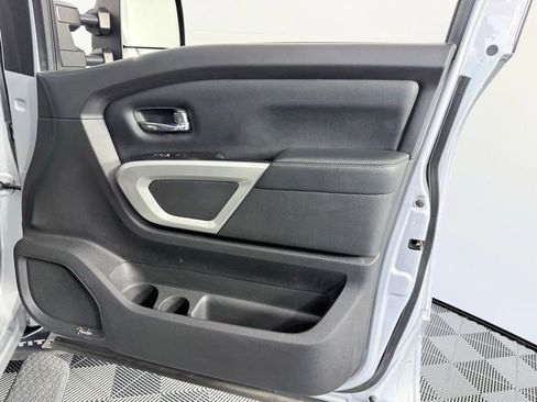 Used 2020 Nissan Titan SL w/ Moonroof Package image 10