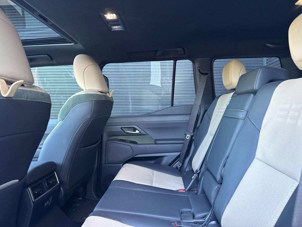 Used 2024 Lexus GX 550 AWD/4WD image 7