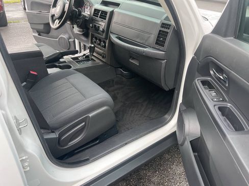 Used 2012 Jeep Liberty Sport AWD/4WD image 26