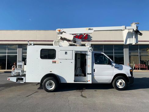Used 2017 Ford E-350 and Econoline 350 Super Duty image 54