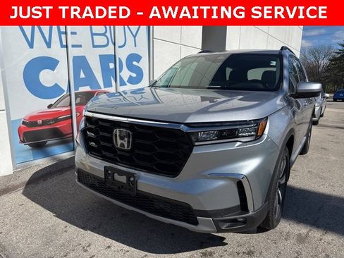 Used 2023 Honda Pilot Touring image 1