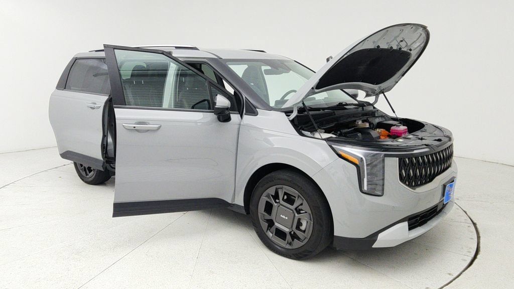 Used 2025 Kia Carnival EX FWD image 9